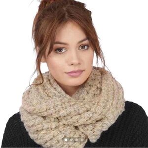 NWOT H&M Crocheted Knitted Infinity Scarf
